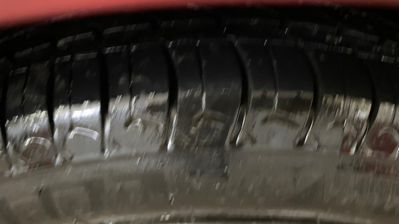 2015 Hyundai Eon MAGNA +, Petrol, Manual, 56,175 km, Right Front Tyre Tread