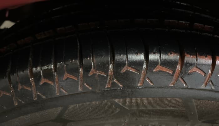 2015 Hyundai Eon MAGNA +, Petrol, Manual, 56,175 km, Left Front Tyre Tread