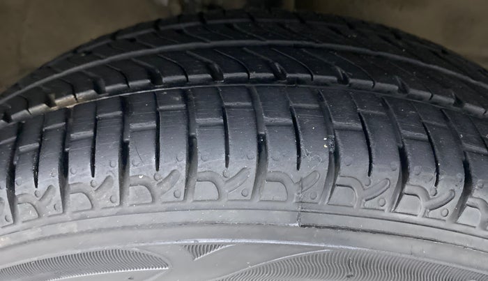 2014 Maruti Wagon R 1.0 VXI, Petrol, Manual, 64,783 km, Right Front Tyre Tread