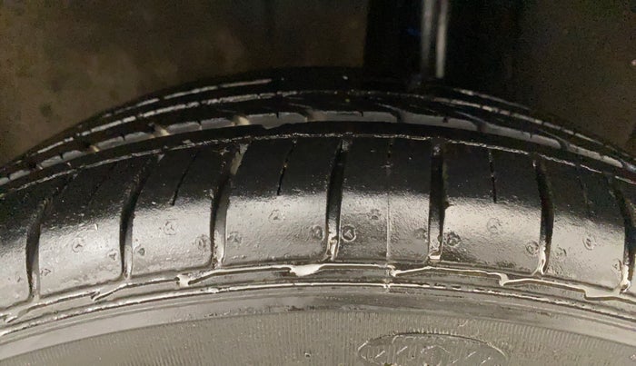 2017 Maruti Ciaz ALPHA  AT 1.4  PETROL, Petrol, Automatic, 28,176 km, Left Rear Tyre Tread