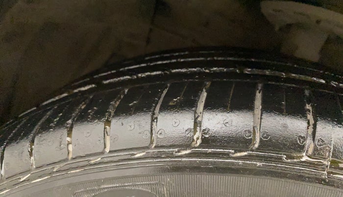 2017 Maruti Ciaz ALPHA  AT 1.4  PETROL, Petrol, Automatic, 28,176 km, Left Front Tyre Tread