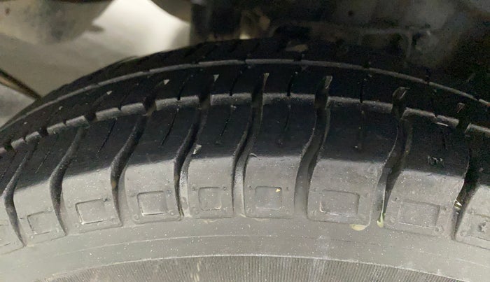 2014 Hyundai Eon ERA +, Petrol, Manual, 45,069 km, Left Rear Tyre Tread