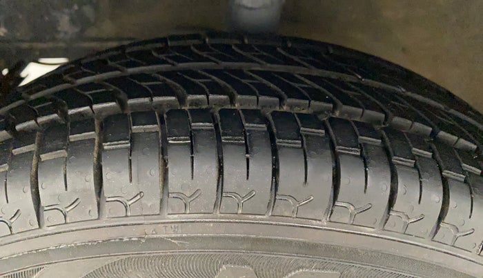 2014 Hyundai Eon ERA +, Petrol, Manual, 45,069 km, Left Front Tyre Tread