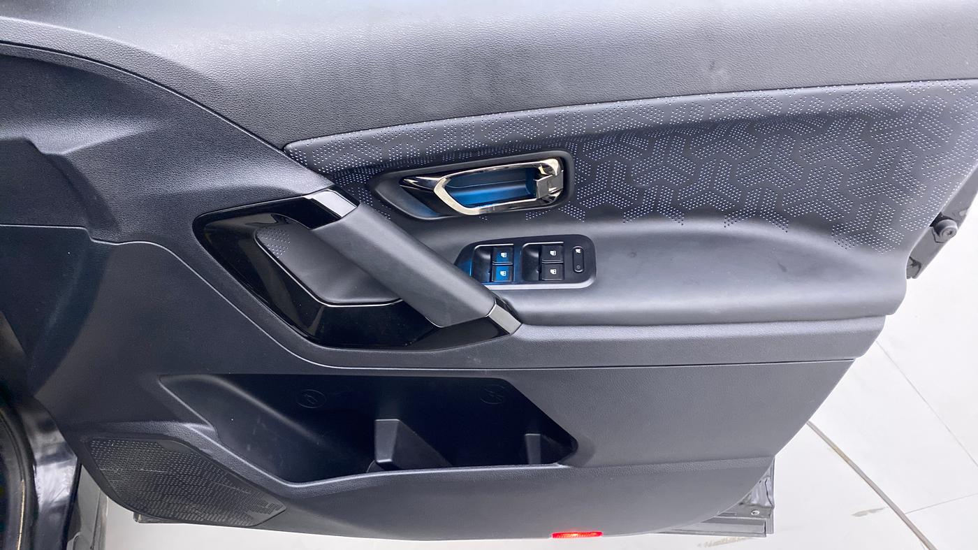 2022 Tata Safari XZ PLUS DARK EDITION, Diesel, Manual, 5,737 km, Driver Side Door Panels Control