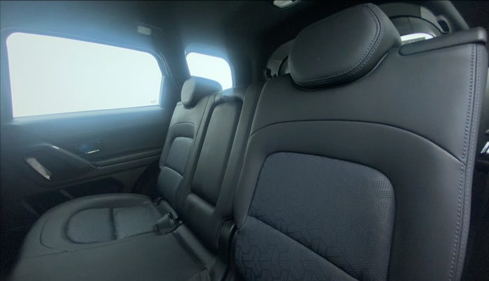 2022 Tata Safari XZ PLUS DARK EDITION, Diesel, Manual, 5,737 km, Right Side Rear Door Cabin