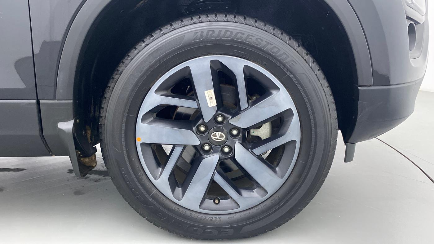 2022 Tata Safari XZ PLUS DARK EDITION, Diesel, Manual, 5,737 km, Right Front Wheel
