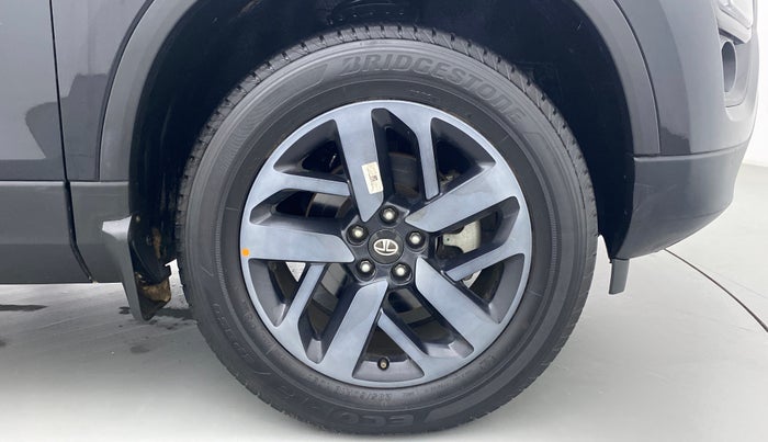 2022 Tata Safari XZ PLUS DARK EDITION, Diesel, Manual, 5,737 km, Right Front Wheel