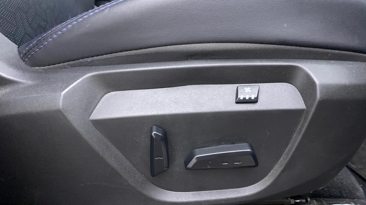 2022 Tata Safari XZ PLUS DARK EDITION, Diesel, Manual, 5,737 km, Driver Side Adjustment Panel