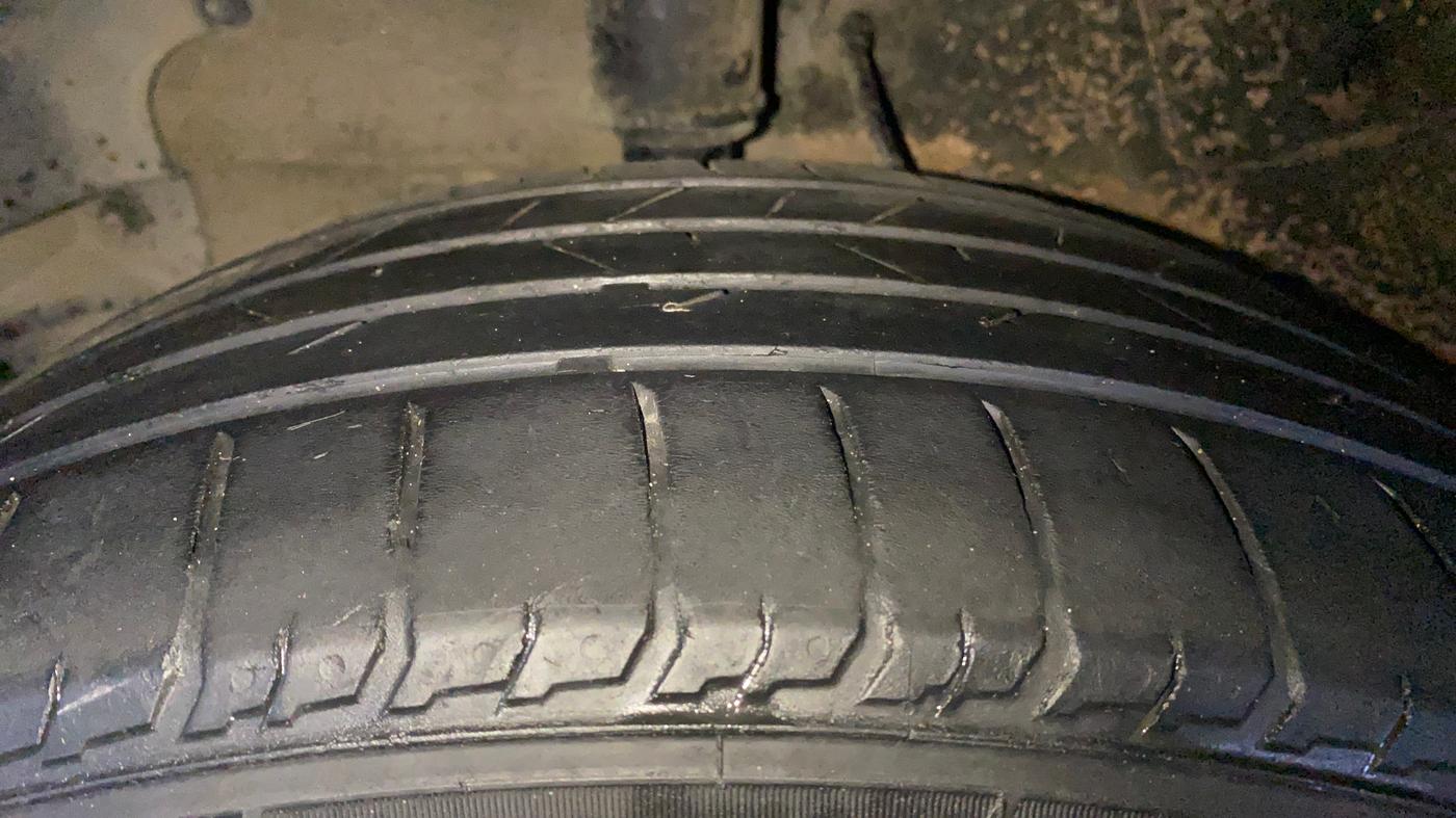 2018 Tata NEXON XZA PLUS PETROL DUAL TONE, Petrol, Automatic, 81,203 km, Right Rear Tyre Tread