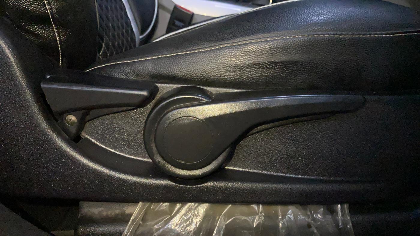 2018 Tata NEXON XZA PLUS PETROL DUAL TONE, Petrol, Automatic, 81,203 km, Driver Side Adjustment Panel