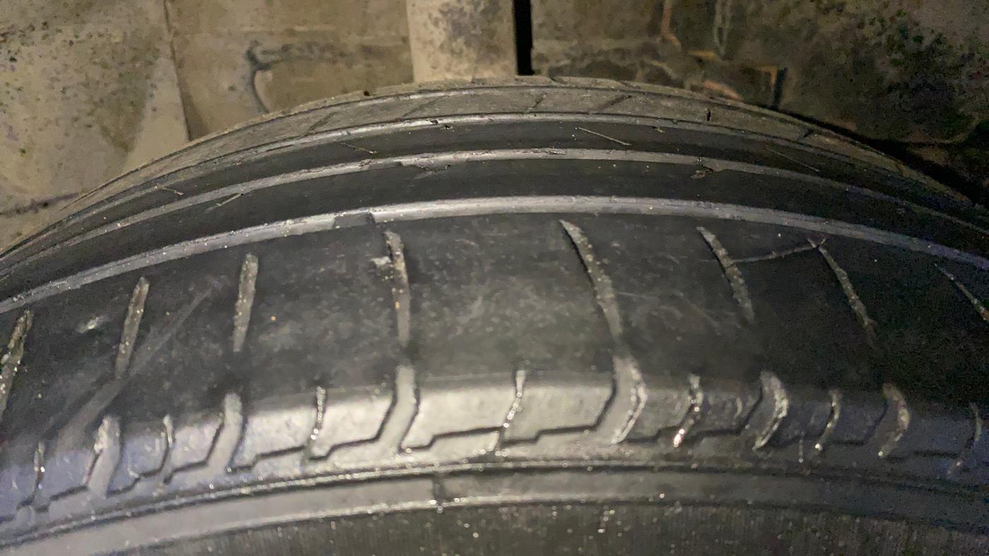 2018 Tata NEXON XZA PLUS PETROL DUAL TONE, Petrol, Automatic, 81,203 km, Right Front Tyre Tread