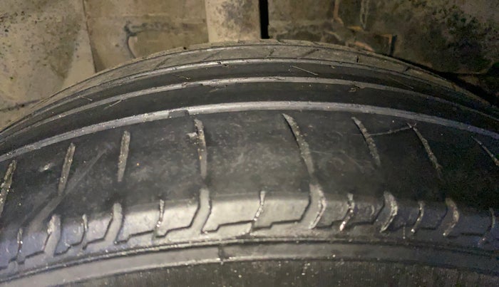 2018 Tata NEXON XZA PLUS PETROL DUAL TONE, Petrol, Automatic, 81,090 km, Right Front Tyre Tread