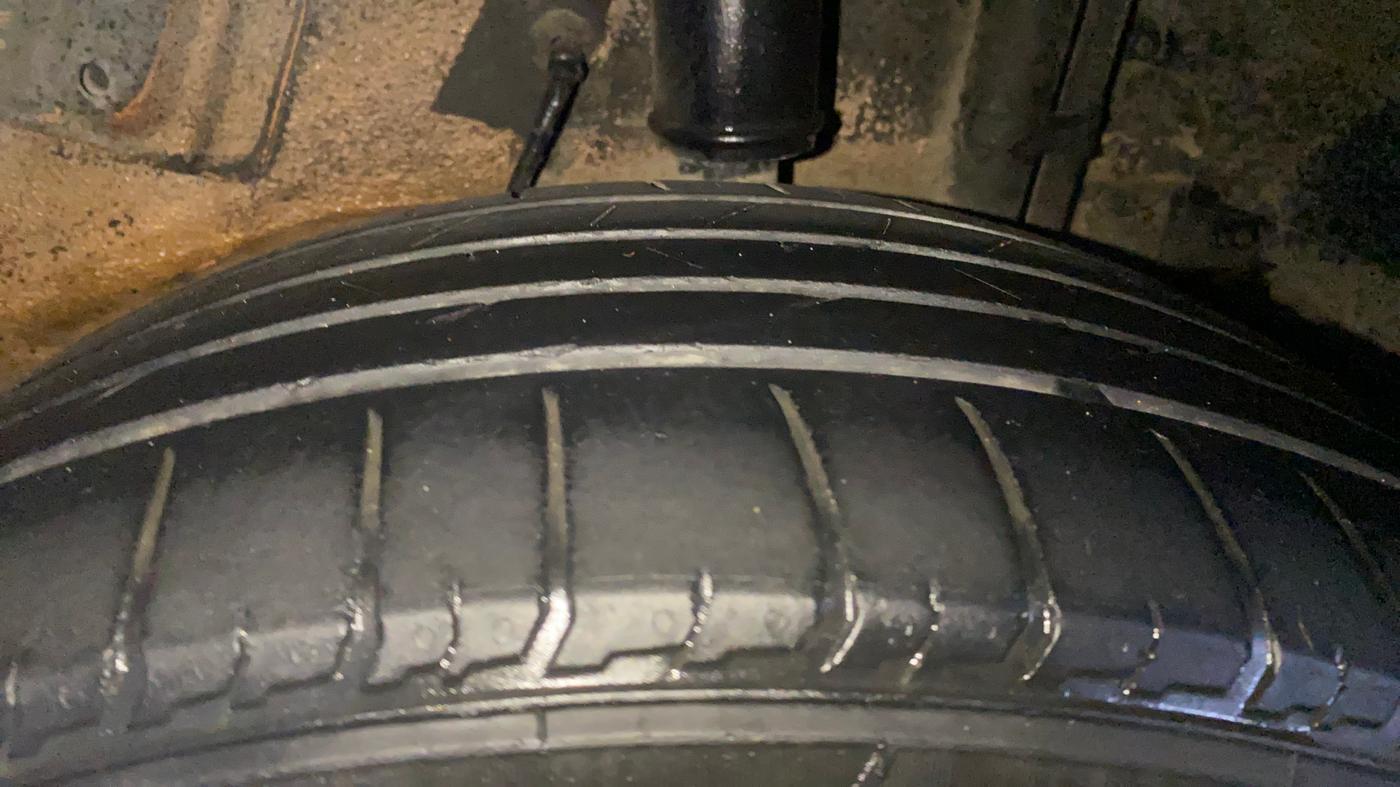 2018 Tata NEXON XZA PLUS PETROL DUAL TONE, Petrol, Automatic, 81,203 km, Left Rear Tyre Tread