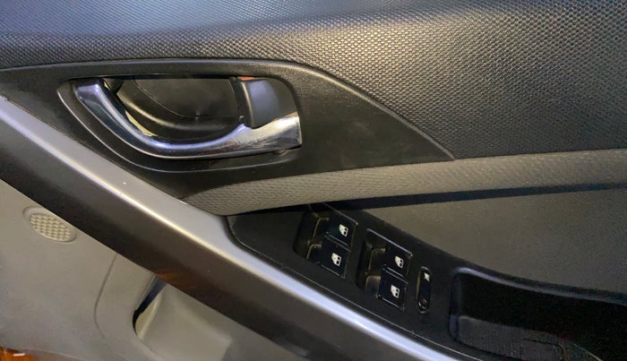 2018 Tata NEXON XZA PLUS PETROL DUAL TONE, Petrol, Automatic, 81,090 km, Driver Side Door Panels Control