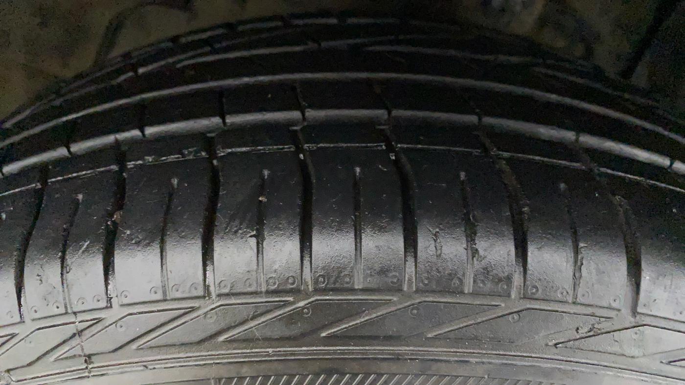 2020 Tata NEXON XZA+ (O) 1.2 RTN, Petrol, Automatic, 12,119 km, Right Front Tyre Tread