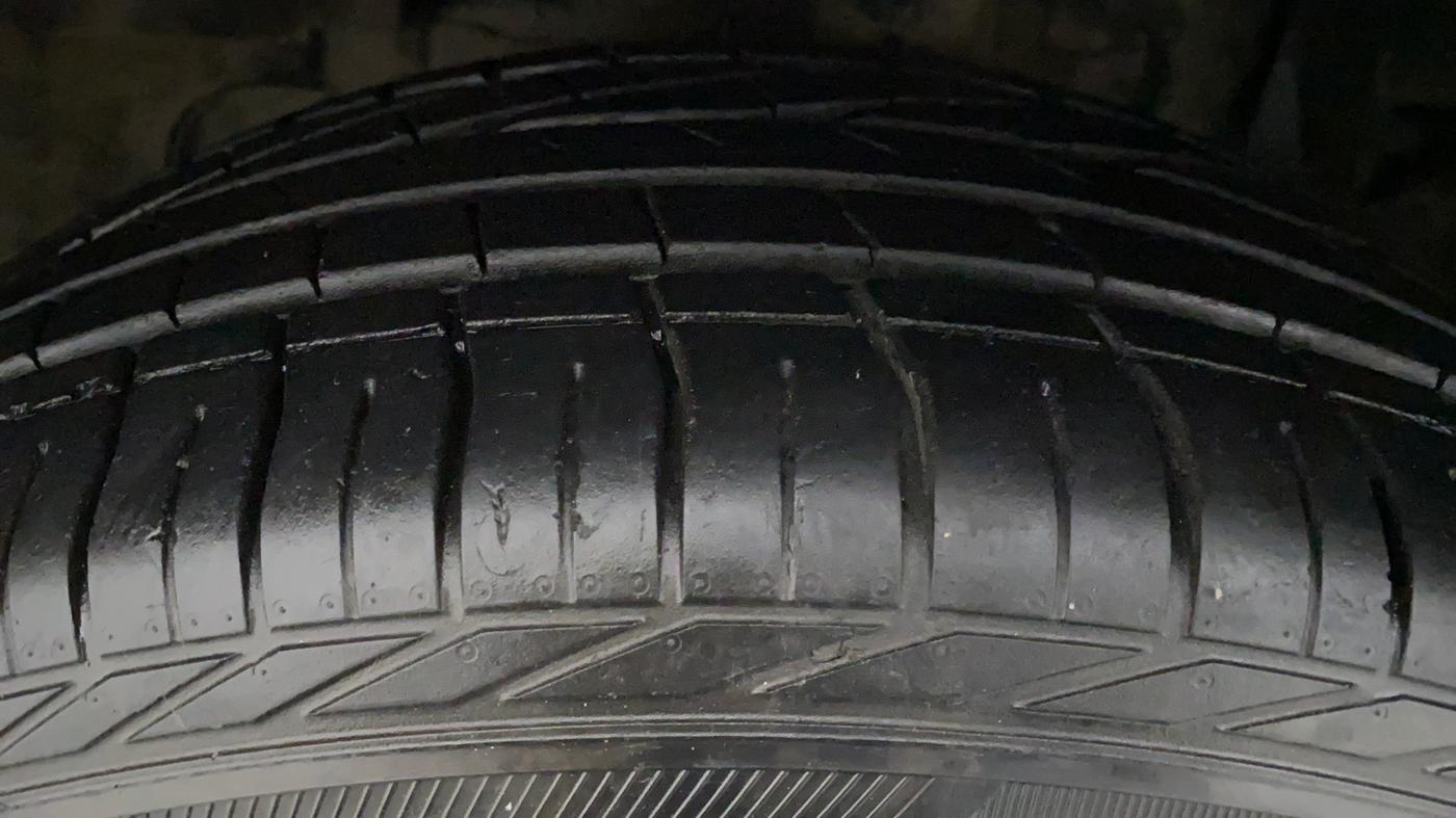 2020 Tata NEXON XZA+ (O) 1.2 RTN, Petrol, Automatic, 12,119 km, Right Rear Tyre Tread