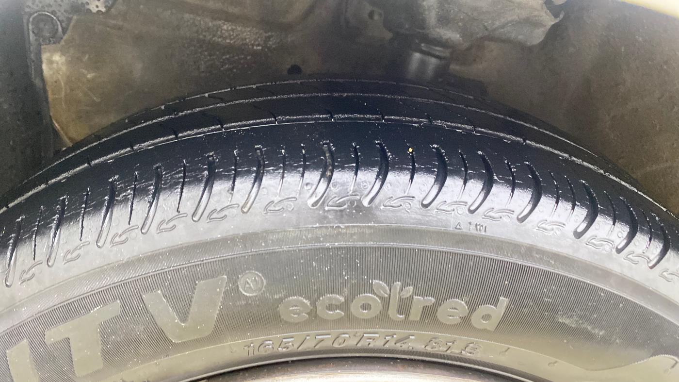 2017 Maruti Celerio VXI, CNG, Manual, 99,158 km, Left Front Tyre Tread