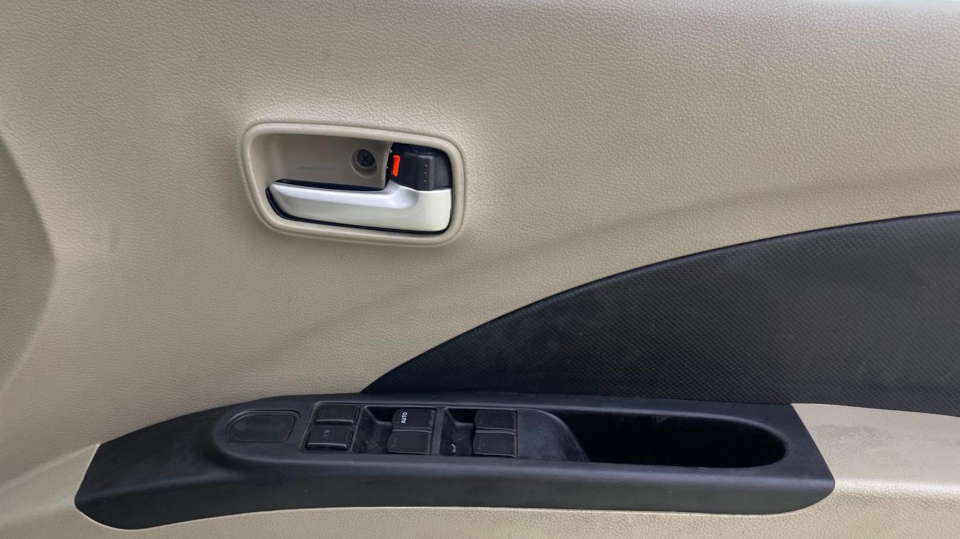 2017 Maruti Celerio VXI, CNG, Manual, 99,158 km, Driver Side Door Panels Control