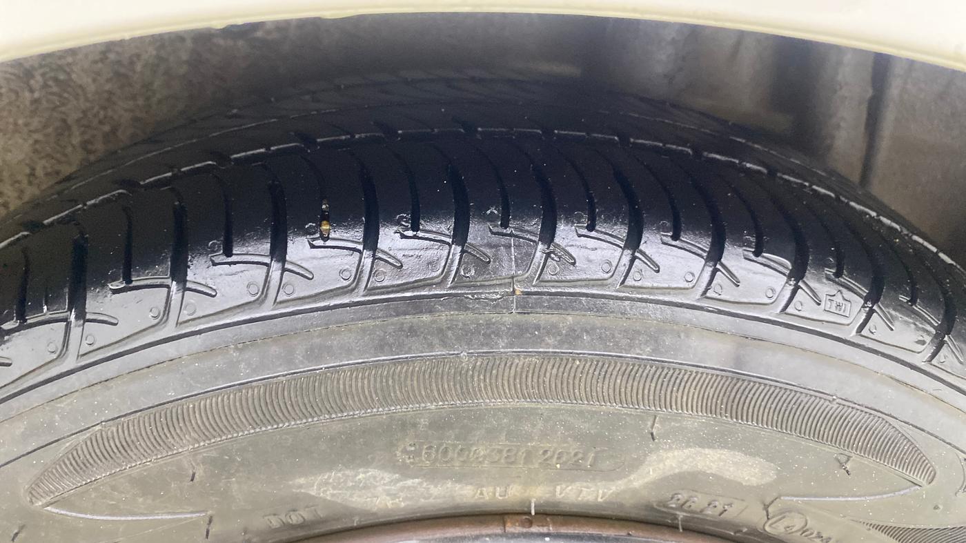 2017 Maruti Celerio VXI, CNG, Manual, 99,158 km, Left Rear Tyre Tread