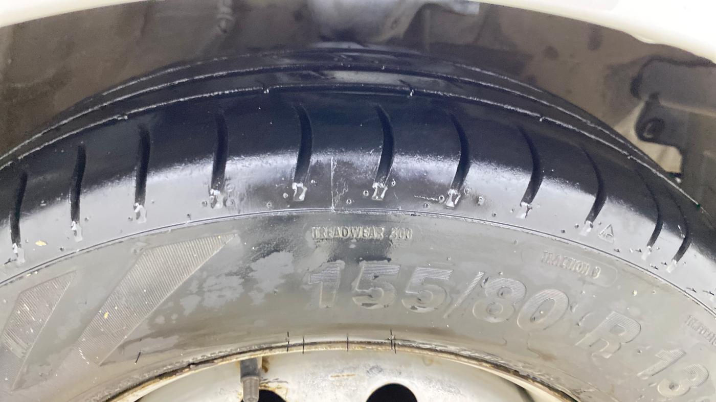 2016 Hyundai i10 MAGNA 1.1, CNG, Manual, 1,31,515 km, Right Front Tyre Tread