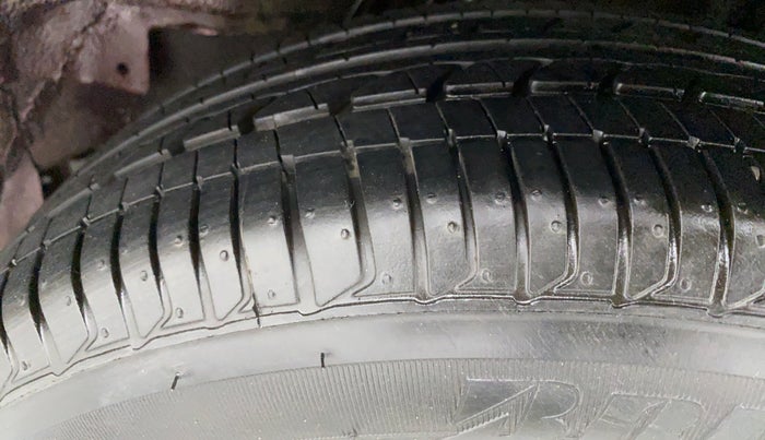 2016 Honda Jazz 1.2 V MT, Petrol, Manual, Left Rear Tyre Tread