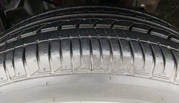 2016 Honda Jazz 1.2 V MT, Petrol, Manual, Left Front Tyre Tread