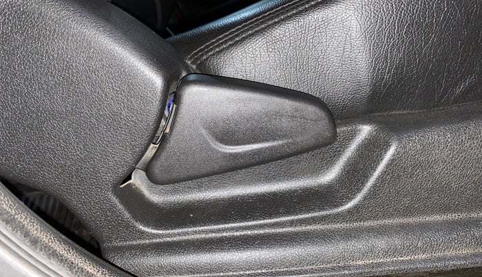 2019 Renault Kwid RXL, Petrol, Manual, 32,528 km, Driver Side Adjustment Panel