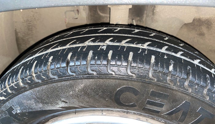 2019 Renault Kwid RXL, Petrol, Manual, 32,528 km, Left Front Tyre Tread