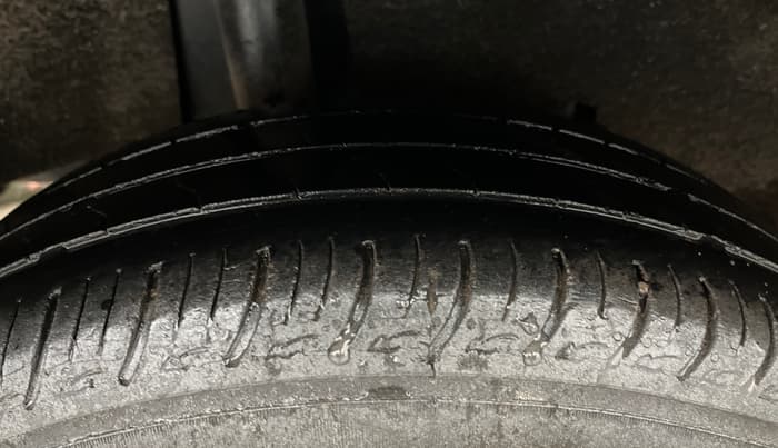 2021 Maruti Baleno DELTA PETROL 1.2, Petrol, Manual, 57,620 km, Right Rear Tyre Tread