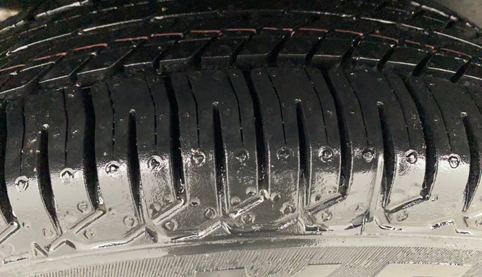 2018 Maruti Swift VXI AMT, Petrol, Automatic, 1,46,570 km, Right Rear Tyre Tread