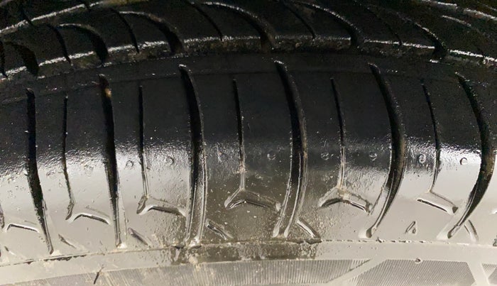 2018 Maruti Swift VXI AMT, Petrol, Automatic, 1,46,570 km, Left Front Tyre Tread