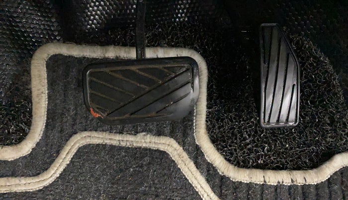 2018 Maruti Swift VXI AMT, Petrol, Automatic, 1,46,570 km, Pedals