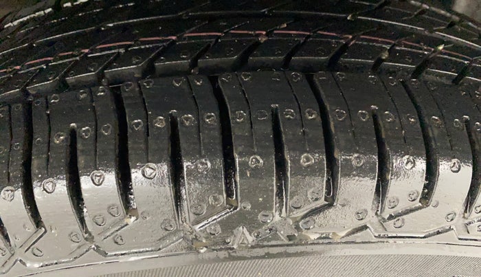 2018 Maruti Swift VXI AMT, Petrol, Automatic, 1,46,570 km, Left Rear Tyre Tread