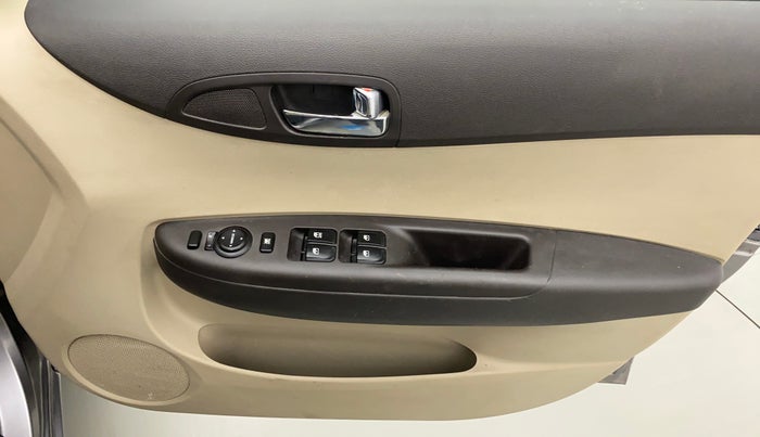 2012 Hyundai i20 SPORTZ 1.2, CNG, Manual, 52,162 km, Driver Side Door Panels Control