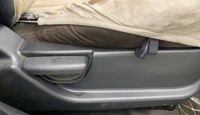 2012 Hyundai i20 SPORTZ 1.2, CNG, Manual, 52,162 km, Driver Side Adjustment Panel