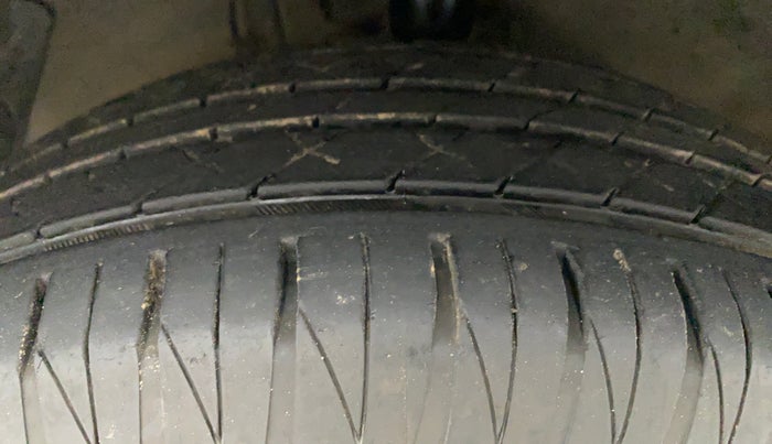 2012 Hyundai i20 SPORTZ 1.2, CNG, Manual, 52,162 km, Left Front Tyre Tread