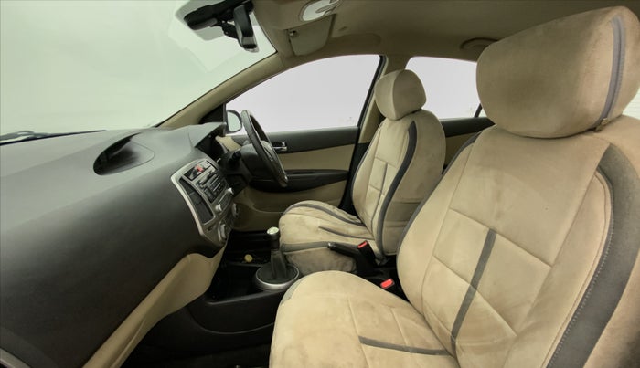 2012 Hyundai i20 SPORTZ 1.2, CNG, Manual, 52,162 km, Right Side Front Door Cabin