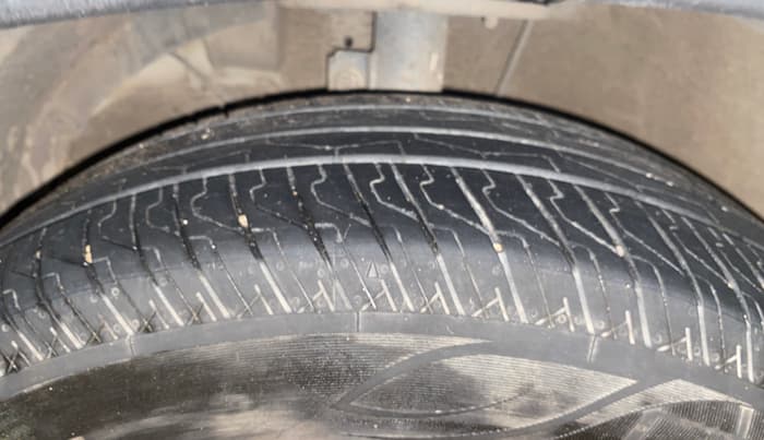 2019 Maruti XL6 ALPHA MT, Petrol, Manual, 94,659 km, Left Front Tyre Tread