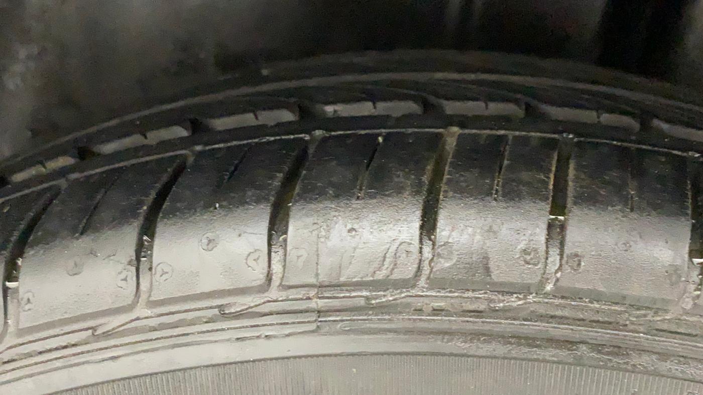 2015 Maruti Ciaz VXI+, Petrol, Manual, 17,004 km, Left Rear Tyre Tread