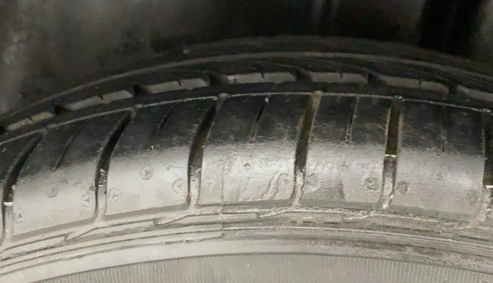 2015 Maruti Ciaz VXI+, Petrol, Manual, 17,004 km, Left Rear Tyre Tread