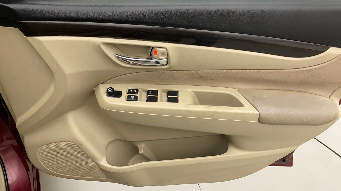 2015 Maruti Ciaz VXI+, Petrol, Manual, 17,004 km, Driver Side Door Panels Control