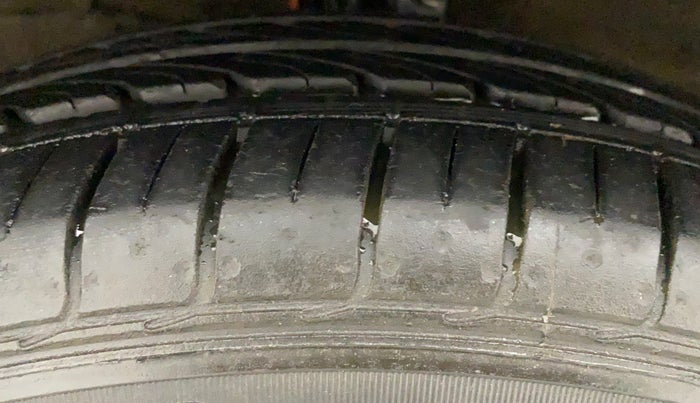 2015 Maruti Ciaz VXI+, Petrol, Manual, 17,004 km, Left Front Tyre Tread