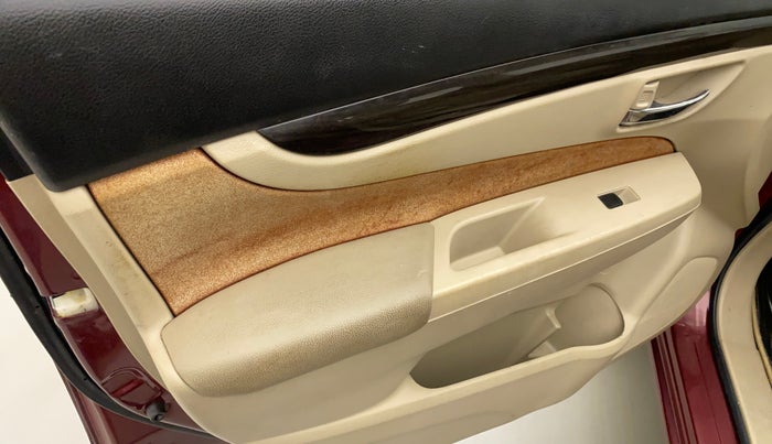 2015 Maruti Ciaz VXI+, Petrol, Manual, 17,004 km, Front passenger door - Trim has minor damage