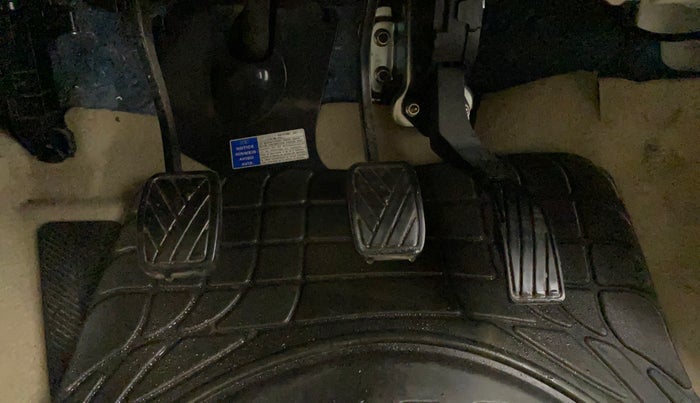 2015 Maruti Ciaz VXI+, Petrol, Manual, 17,004 km, Pedals