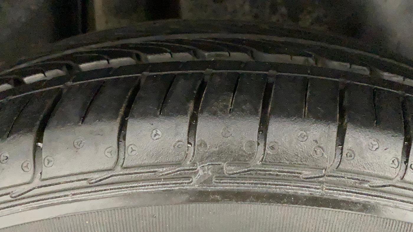 2015 Maruti Ciaz VXI+, Petrol, Manual, 17,004 km, Right Rear Tyre Tread
