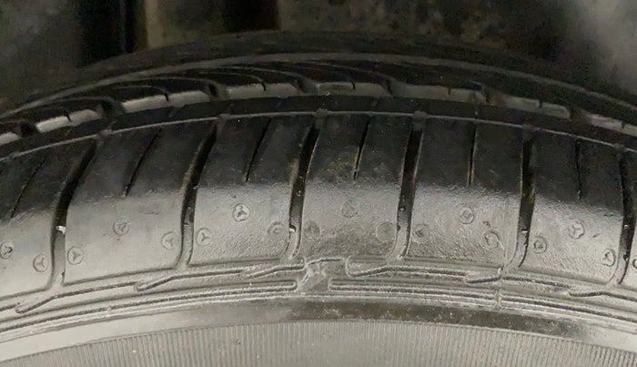 2015 Maruti Ciaz VXI+, Petrol, Manual, 17,004 km, Right Rear Tyre Tread