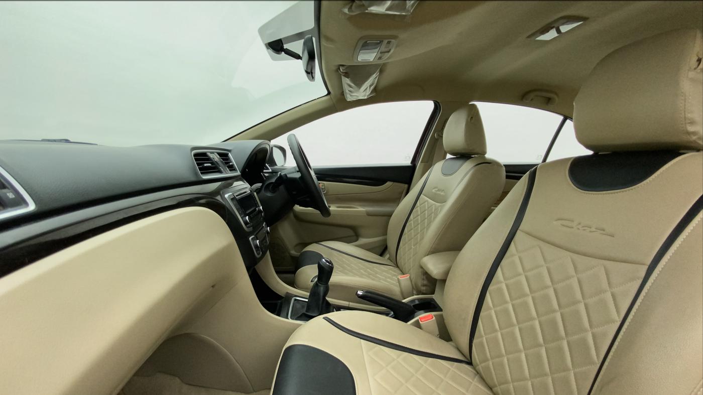 2015 Maruti Ciaz VXI+, Petrol, Manual, 17,004 km, Right Side Front Door Cabin