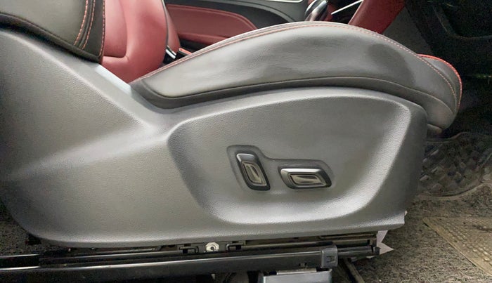 2023 MG ASTOR SAVVY 1.5 CVT S RED, Petrol, Automatic, 18,463 km, Driver Side Adjustment Panel