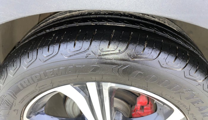 2023 MG ASTOR SAVVY 1.5 CVT S RED, Petrol, Automatic, 18,463 km, Right Front Tyre Tread