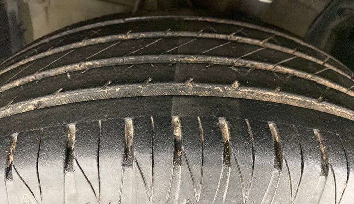 2020 Maruti Vitara Brezza ZXI+ AT SHVS DUAL TONE, Petrol, Automatic, 30,051 km, Left Front Tyre Tread